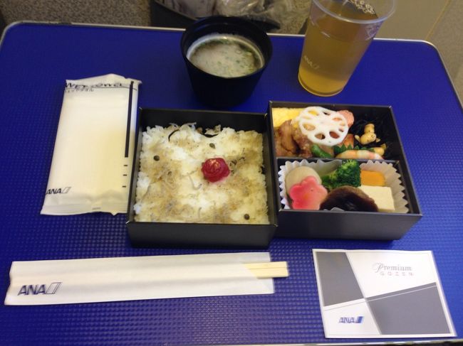 プレミアムクラスの食事と緑茶