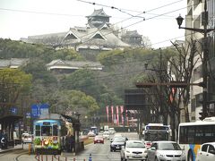 今日はこれまで熊本電鉄の青ガエル5000系を追いかけたり、くまモンスクエアでくまモンを追いかけたりと、熊本市内を縦横無尽にまわっていたのですが、肝心なところの熊本のシンボル、熊本城の天守閣にはまだ登っていませんよねｗ