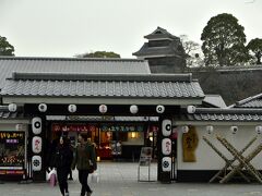 ただ、訪れたのは熊本城の天守閣ではなく、桜の小路のほう...
訪れた時間がもう閉園間際であったこともありますが、熊本に来てからまた何も食べていないのでもうお腹が空いちゃって(笑)