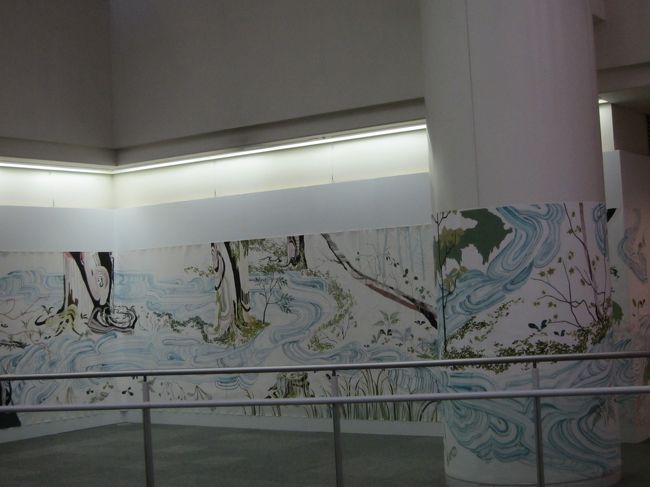 ⑥田中里奈<br />壁面や柱を縦横無尽に使っております。