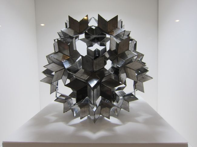 ⑩伊佐治雄悟<br />似たような作品の連作。