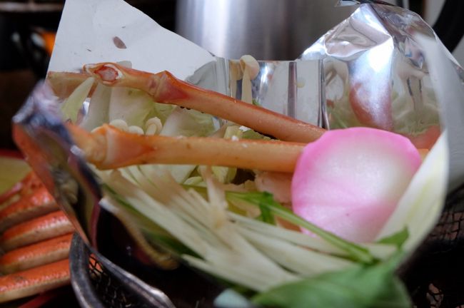 カニ鍋・・・・<br /><br />他に蒸したカニ、カニの茶わん蒸し、カニサラダなど・・・・・<br /><br />ここまで写して、カニに飛びついてしまったので、お料理一人分全体の写真はありません（恥）