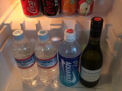 冷蔵庫の飲み物は有料です。