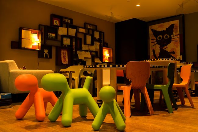 前回からの続きです(*ﾟ▽ﾟ*)！<br />子供の遊ぶ所みたいなんですが、ここもお洒落になってます---( ´ ▽ ` )