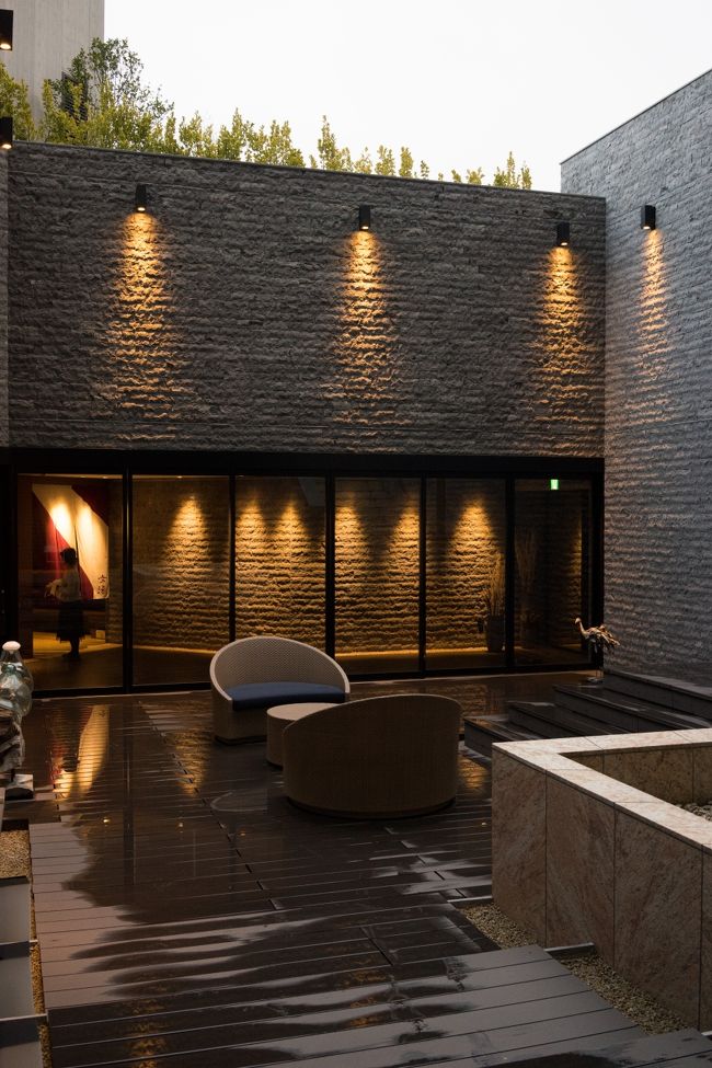 奥が大浴場---<br />の中庭？にきた( ´ ▽ ` )