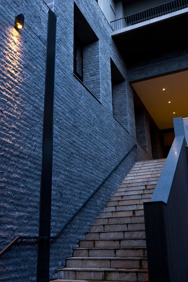 写真撮りまくったけど4traあげるときにアップロ-ド出来ない写真が結構あったw<br />20MB以上はエラ-とかになるのかな？