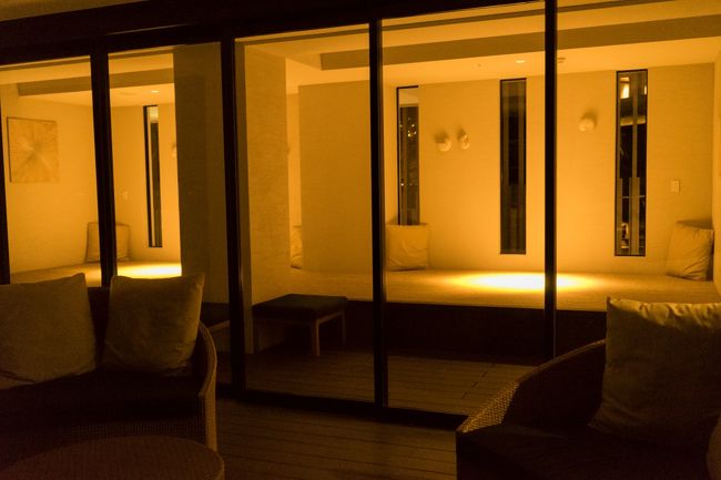 ここがビュ-ラウンジ？中にもソファ-や靴を脱いであがれるトコもあります(^O^)<br />めっちゃいい雰囲気なのに誰も使ってないw<br /><br />夏とかここで一杯飲むのもいいよね