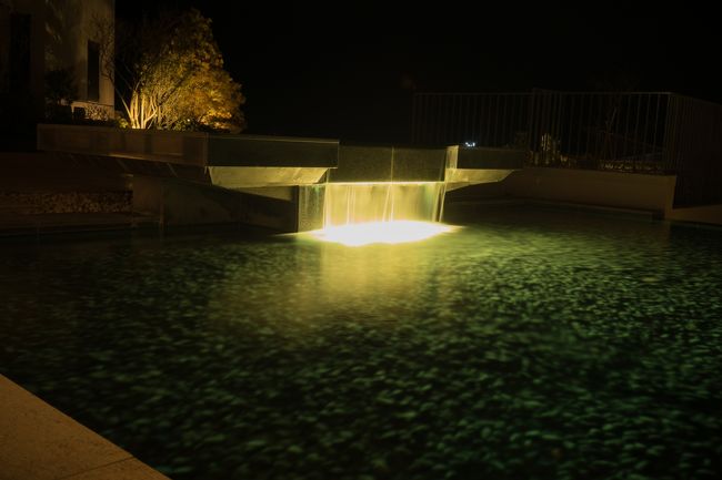 何人か夜の風景を見に来てる方や三脚持って撮影してる方もいました(*ﾟ▽ﾟ*)<br />確かに部屋に篭るにはもったいない景色ですな( ´▽｀)