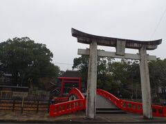 駅から徒歩5分、青井阿蘇神社。近い。トイレあります。