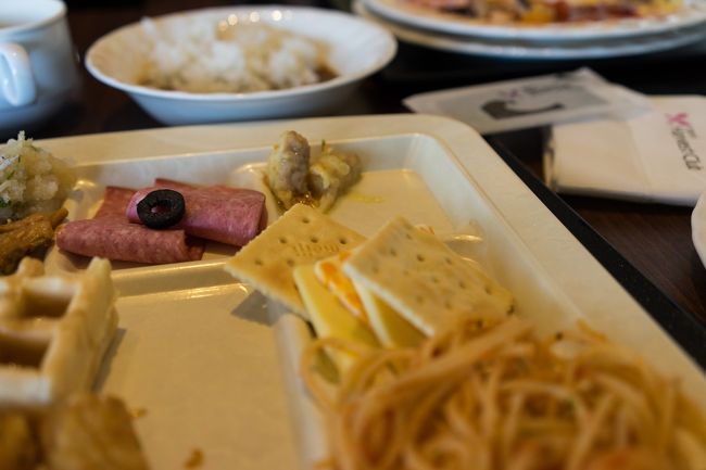 チ-ズにクラッカ-（´-`）<br />ハムにオリ-ブ（´-`）<br /><br />ワイン欲しい・・・・