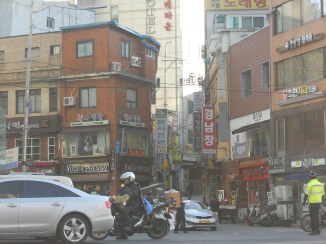南大門近くのホテルに宿泊。<br />ごちゃごちゃした下町風だが、明洞（ミョンドン）まで徒歩圏なので、地理的には便利。