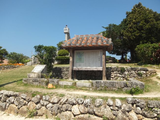 町並みが重要伝統的建造物群保存地区として選定されているらしく<br />集落全体が、木造赤瓦の民家と白砂が撒かれた道という沖縄古来の姿で、素敵だった。<br />また、島全体が西表石垣国立公園に指定されているということで野生動物が強くて、カラスが人間より上だぞ！といわんばかりに私が持っていたビニール袋を奪おうとしてきた(笑)<br />これが、自然なのね！！