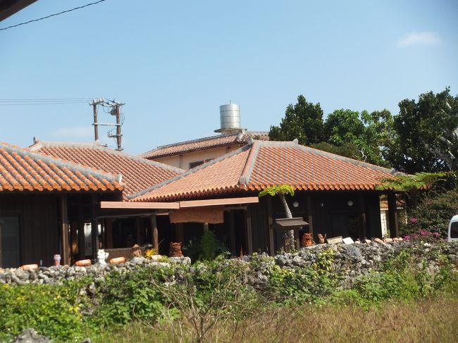 お家の前にはいろんなシーサーがいて、かわいかった。