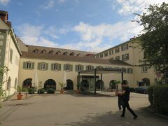 シュタイゲンベルガーホテルにも寄って、庭から湖を眺める。
