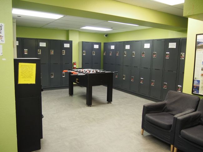 荷物を預かってもらおうと思ったら、ここには立派なロッカーがあって有料でした(´・ω・`)<br />まぁアメリカではこのほうが安全なのかもしれないですね。<br /><br />バスでは小銭が必要だったので、ここの両替機で替えれたのも良かったです。