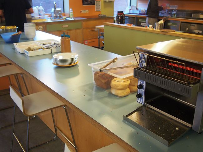 ホステルの朝ごはん。<br />部屋は6人部屋だったので周りに気を使いながらこそっと早起き。