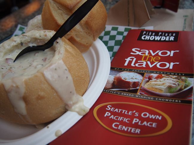 見た目的にブレッドボウルを選びましたが、パンが酸っぱすぎてあまり好みではなかったです。<br />もちろんチャウダーを引き立たせるためだとは思うけど、好みの問題かな・・・<br /><br />パンが高かったのにほとんど食べず・・・