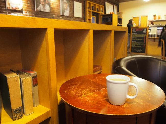 中途半端な時間が空いたのでカフェに。<br />シアトルに来たのにスタバしか行っていないのは残念すぎる・・・<br /><br />もっとじっくりカフェを吟味したかったのですが、そこまでの時間はなかったので<br />マーケット近くのお店。