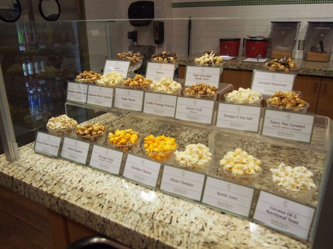 お土産に、最近東京にも進出してきたらしいKUKURUZAのポップコーンを買いました。<br />気になる味は味見させてくれます。