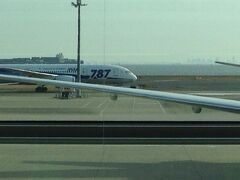 旅の始まりは羽田空港から、全日空伊丹空港行き17便でスタートします。天気も良くゆったり旅が始まります。