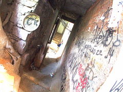 ★☆リオデジャネイロの.....九龍城☆★


ひっ〜この先.....まじに進むの?......怖ぇ〜〜〜