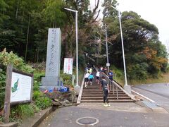 ＜気多神社＞
伏木高校の脇を経由して気多神社へ。階段を駆け上って鍛えているのはサッカー部だろうか。