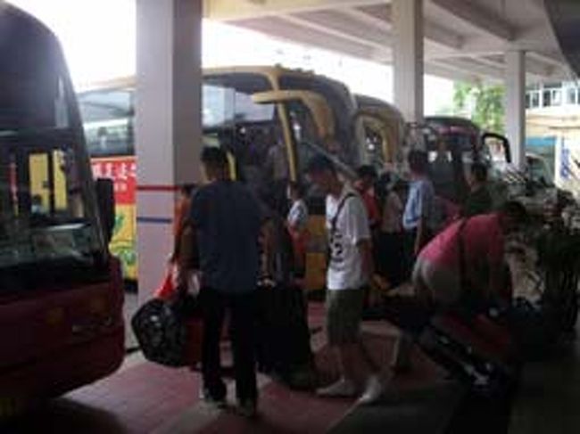 長距離バス発着センター。