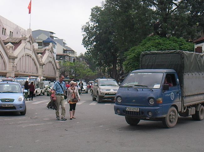 ドンスアン市場前です。