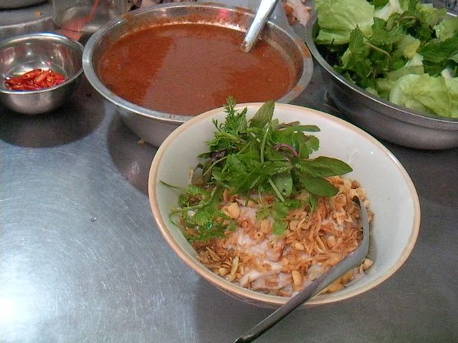 ベトナムの屋台で食べた麺。絶品でした。