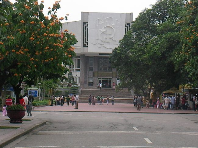 ホーチミン博物館、ホーチミンの家と両方見学しました。