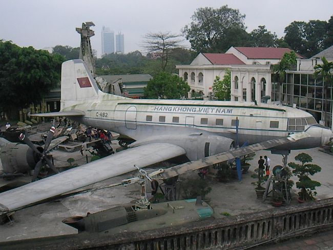 ベトナム戦争で使われた軍用機がたくさん展示されています。