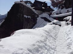 金乗院から五大堂への道が最後の難所！
ベッタリと雪がついています！