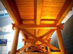 【羽田空港新国際空港ターミナルに造られた『羽田日本橋』】

そして今の日本橋は、1911年（明治44年）落成した１９代目のようです。

ちなみにあの悪評高い首都環状線は１９６３年の高度成長期時からこの日本橋に覆いかぶさっています。既に５２年....あの評判の悪い光景....。