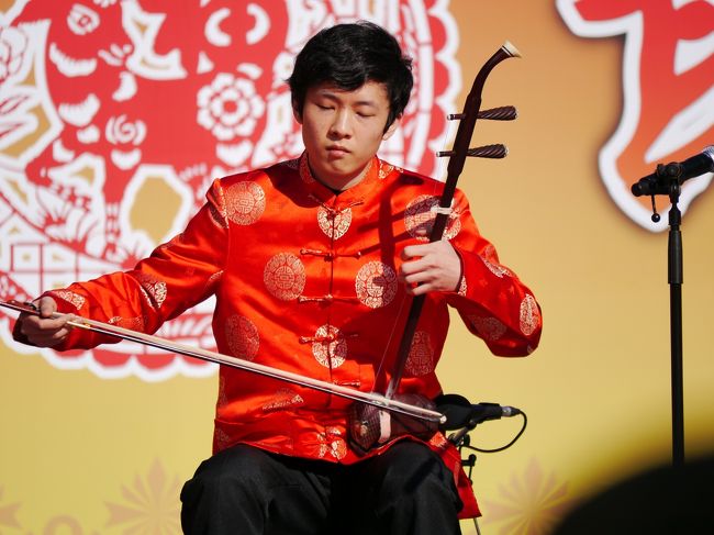 中国の代表的な楽器、二胡の音色はとても艶やかで聞き入ってしまいます。