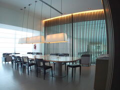 【ブエノスアイレス、エセイサ国際空港】

この飛行機会社は既にアルゼンチン航空に買収されています.....が、ペイントは昔のままです....。