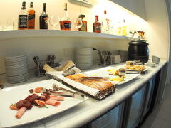 【ブエノスアイレス、エセイサ国際空港】

食事も.......