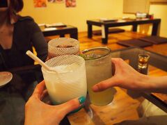 ホテルからほど近い「うら庭」という沖縄居酒屋で夜ご飯

沖縄の夜にカンパーイ！