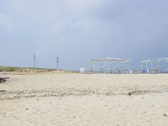 ホテル最寄りの「トロピカルビーチ」は、
ちいさな人工砂浜です。
