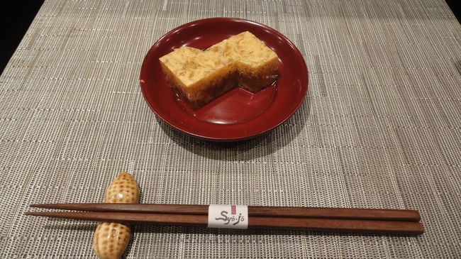 お通しの「玉子煮こごり」。甘い味付けです。