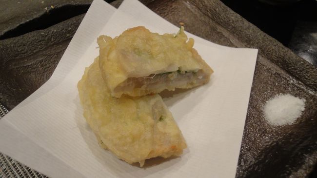 加賀蓮根の揚げ物。旨〜い(^^)v<br />どれも美味しく頂きました♪金沢最初の食事に大満足です。<br />大将はお酒や食材にかなりこだわりを持たれているようでした。<br />器用に接客できるタイプではないと思いますが、その熱意が伝わりとても好感が持てました。間違いなくいい店です。反してお若くないほうの女性店員の接客は今一つ｡｡｡