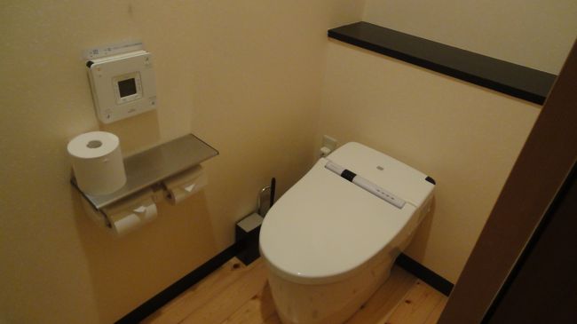 部屋のトイレも清潔です。