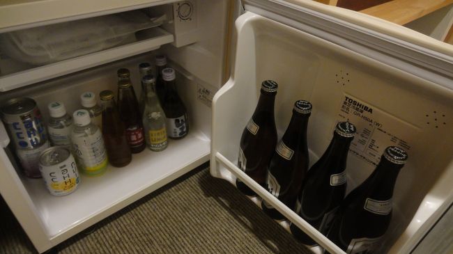 冷蔵庫はあれこれ入っているタイプ。