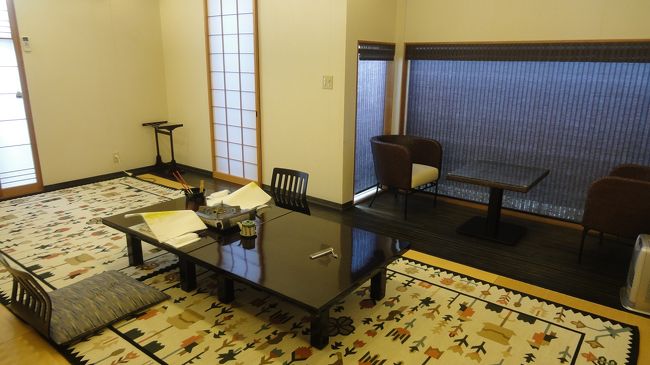 こちらが部屋です。<br />すでに食事の準備がしてありました。