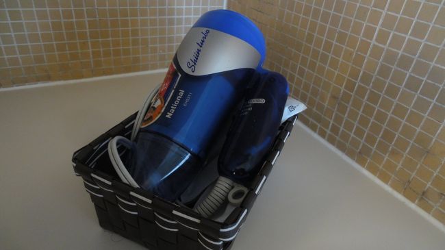 「National」のドライヤー。風量はやや弱め。