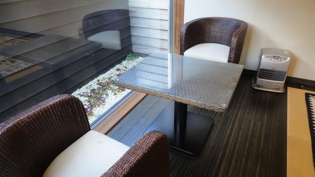 そうそう！窓の外には小さいですが中庭があります。