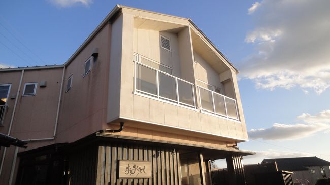 宿はバス停からすぐです。<br />出迎えてくれた宿のお兄さんに、東尋坊まで歩いて行ってきたというと少し驚いていました。<br />あまり歩いては行かないのかな？