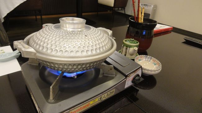 初めに鍋の準備が始まります。