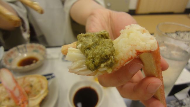 蟹ミソを乗せて贅沢食い♪おいしい〜♪