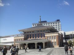 ホテルから真直ぐ下って行くとＪＲ奈良駅です。

ここで初日に続いて再び自転車を借ります。

