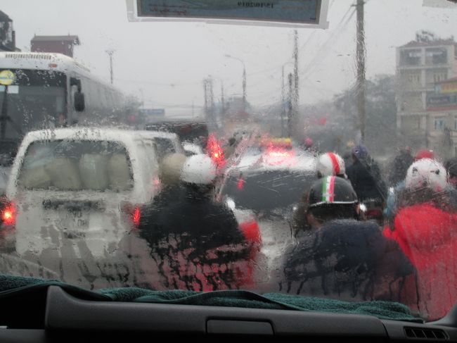 たくさん雨がふってるなあ。<br /><br />帰りのトイレ休憩は1回だけ。<br />やはり、お土産屋さんで。